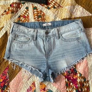 Hollister shorts size 28.